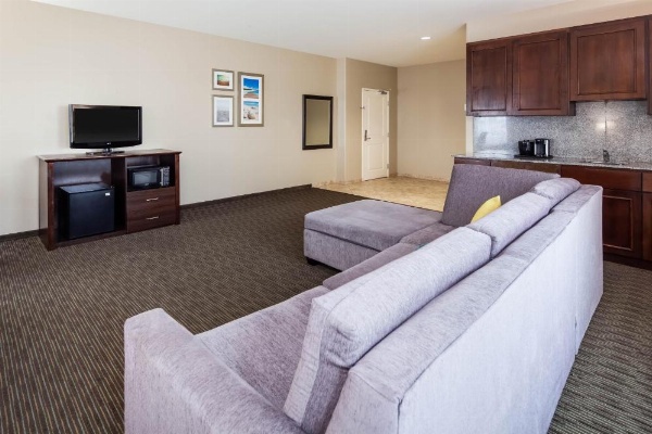 La Quinta Inn & Suites by Wyndham Inglewood image 10