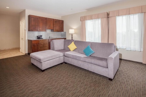 La Quinta Inn & Suites by Wyndham Inglewood image 11