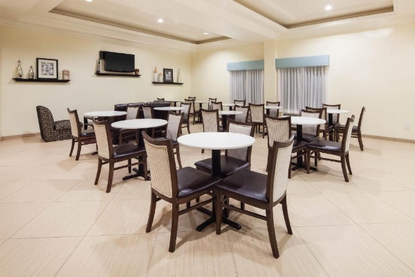 La Quinta Inn & Suites by Wyndham Inglewood image 15