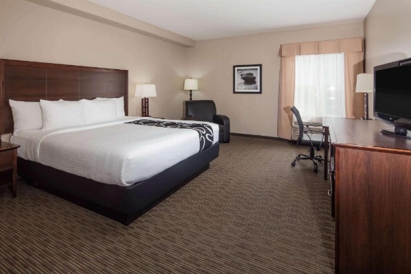 La Quinta Inn & Suites by Wyndham Inglewood image 18